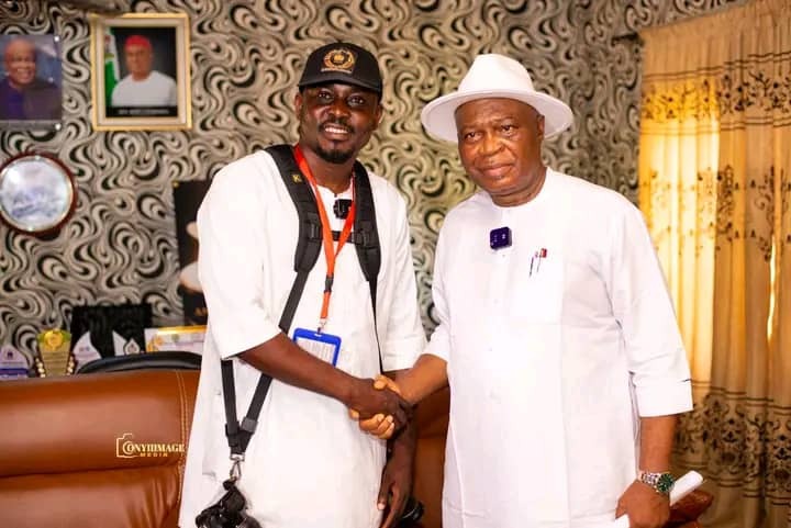 Executive Chairman of Oru West LGA and Imo State ALGON Chairman, Engr. Ikenna Anthony Adikibe (right), in a handshake with ISPPAN President, Comrd. Onyeahialam Chibueze T. (left).